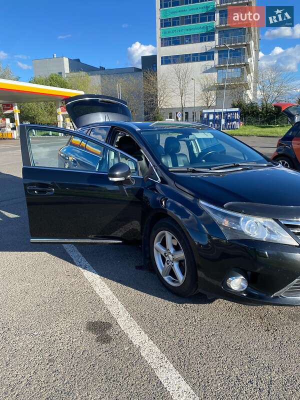 Универсал Toyota Avensis 2012 в Виноградове