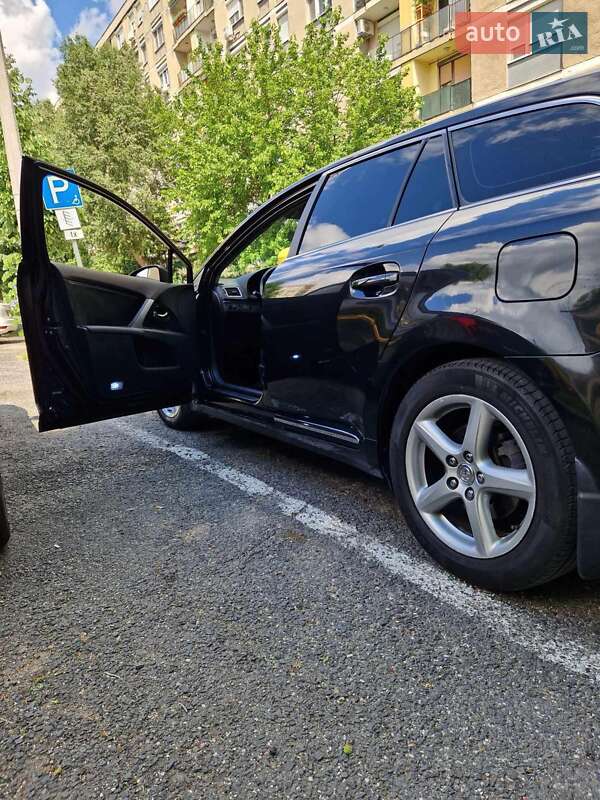 Универсал Toyota Avensis 2012 в Виноградове