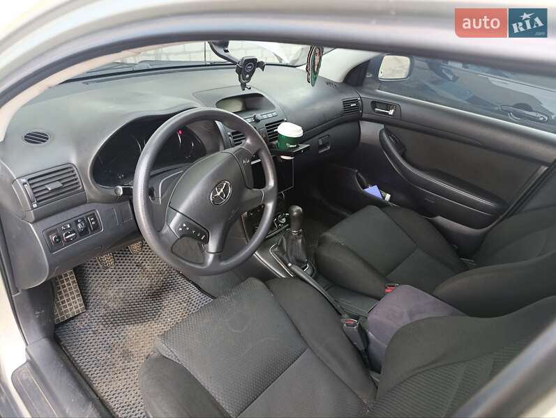 Универсал Toyota Avensis 2003 в Кременчуге