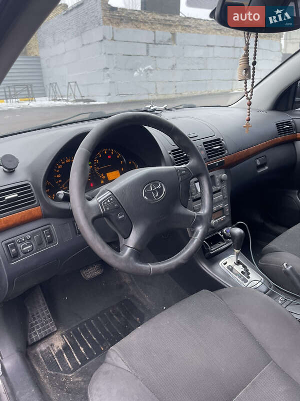 Седан Toyota Avensis 2008 в Ирпене