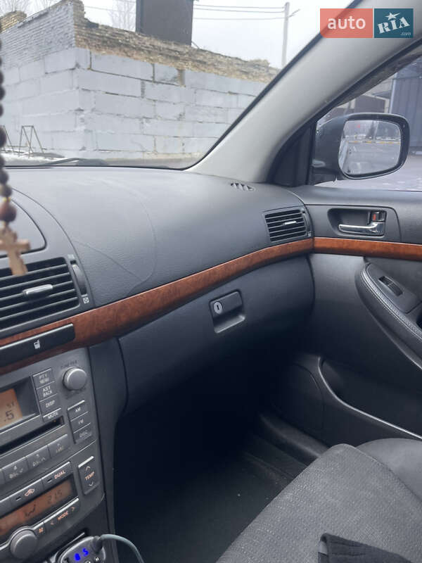 Седан Toyota Avensis 2008 в Ирпене