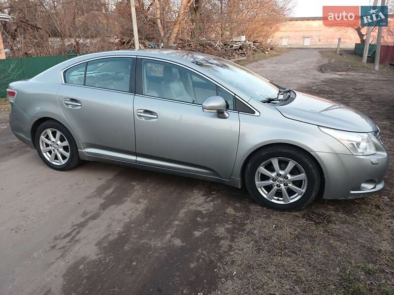 Седан Toyota Avensis 2010 в Черкасах