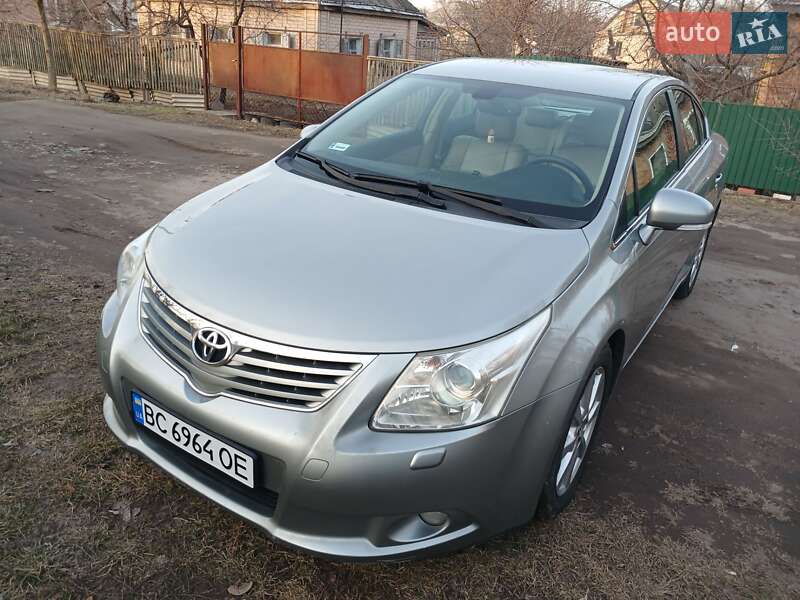 Седан Toyota Avensis 2010 в Черкасах
