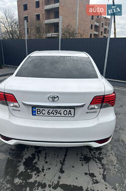 Седан Toyota Avensis 2012 в 