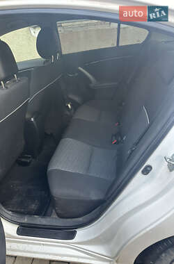 Седан Toyota Avensis 2012 в 