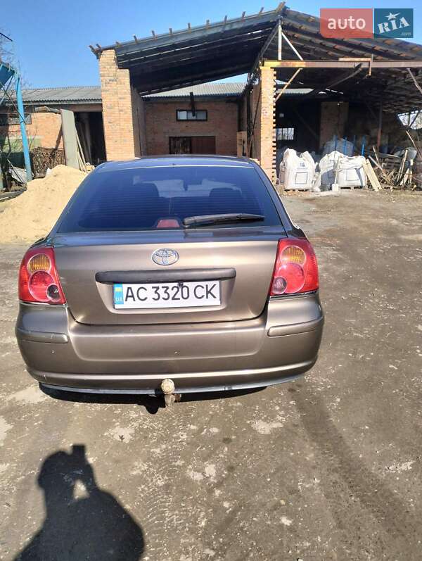 Лифтбек Toyota Avensis 2004 в Луцке
