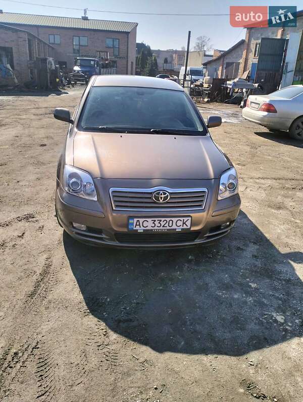 Лифтбек Toyota Avensis 2004 в Луцке