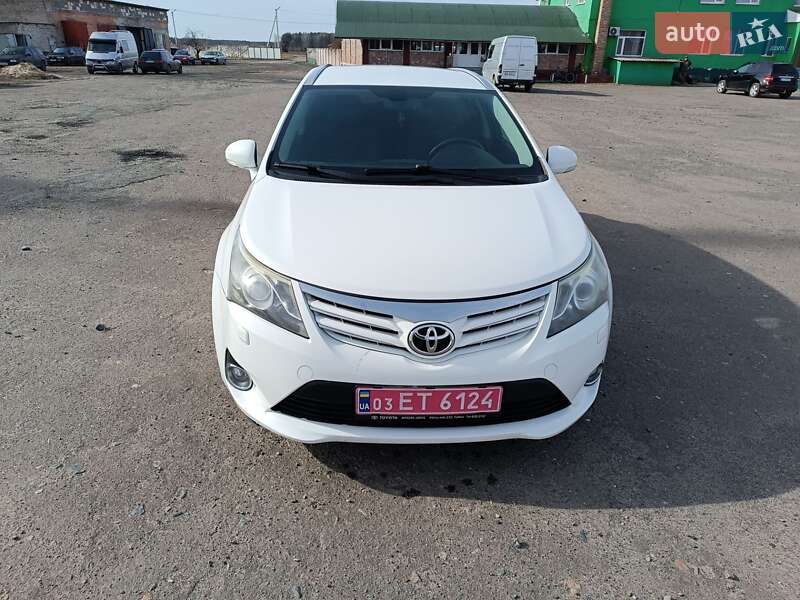 Универсал Toyota Avensis 2013 в Любешове