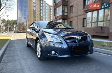 Седан Toyota Avensis 2010 в Чернігові