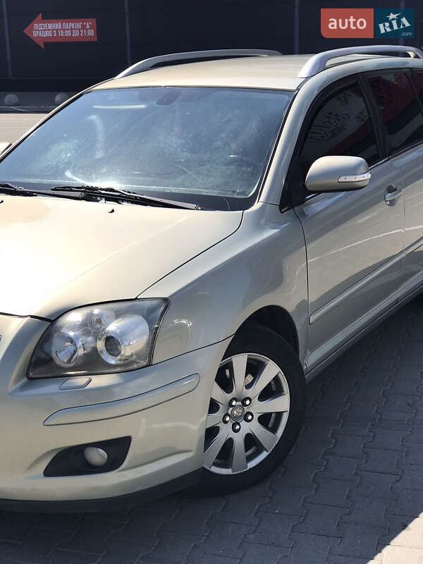 Универсал Toyota Avensis 2008 в Гайвороне