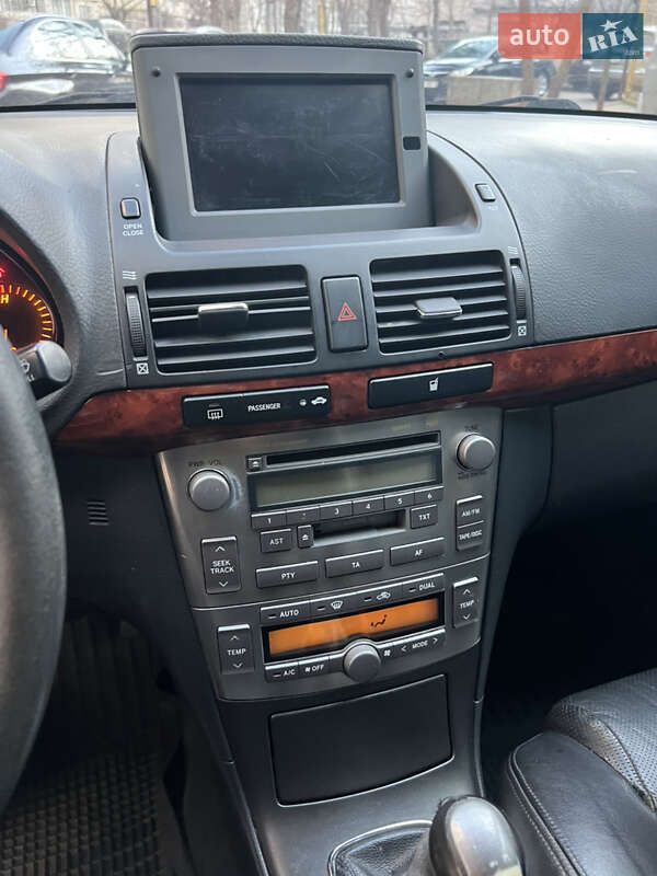 Седан Toyota Avensis 2005 в Одессе