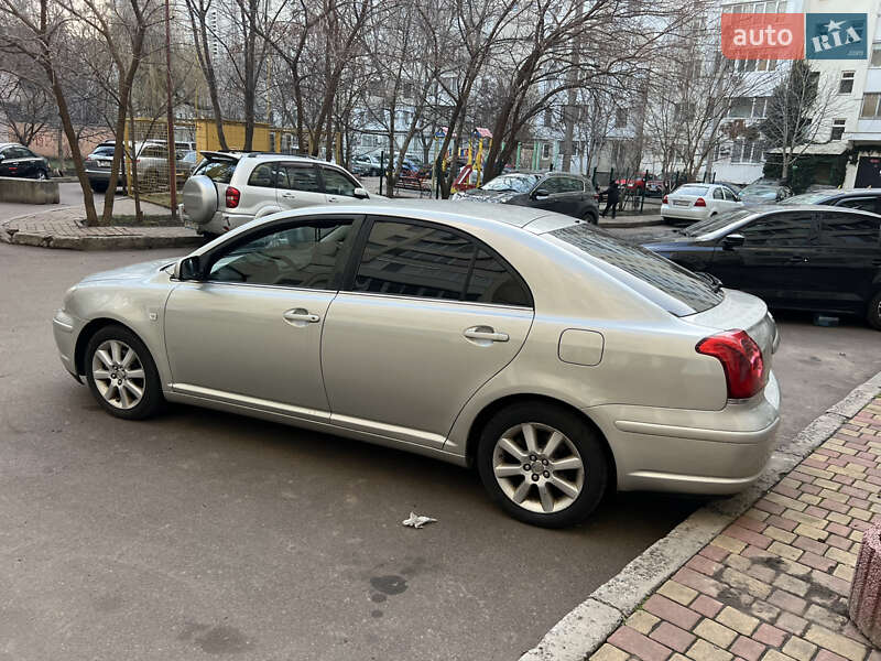 Седан Toyota Avensis 2005 в Одессе