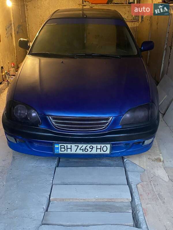 Седан Toyota Avensis 1999 в Одессе