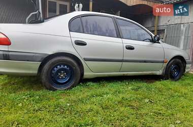 Седан Toyota Avensis 2002 в 
