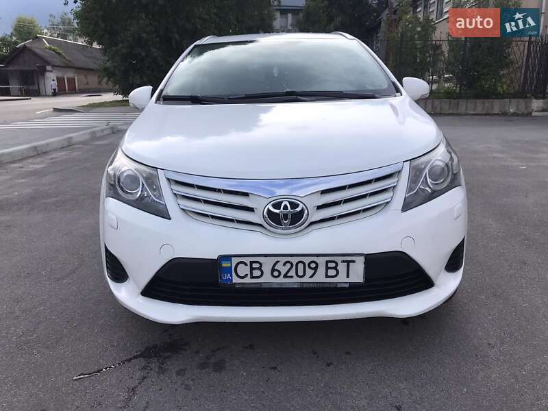 Універсал Toyota Avensis 2012 в Чернігові