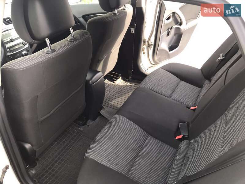 Універсал Toyota Avensis 2012 в Чернігові