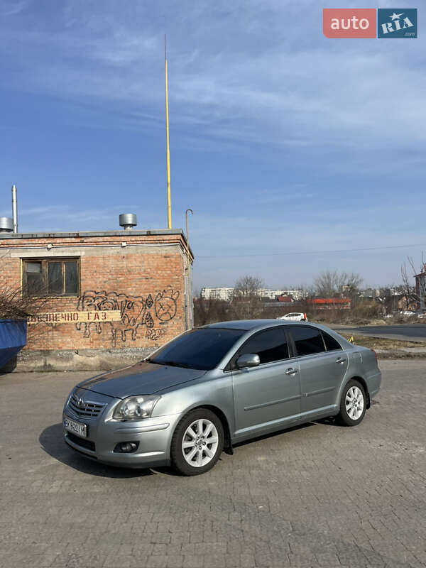Седан Toyota Avensis 2008 в Ровно
