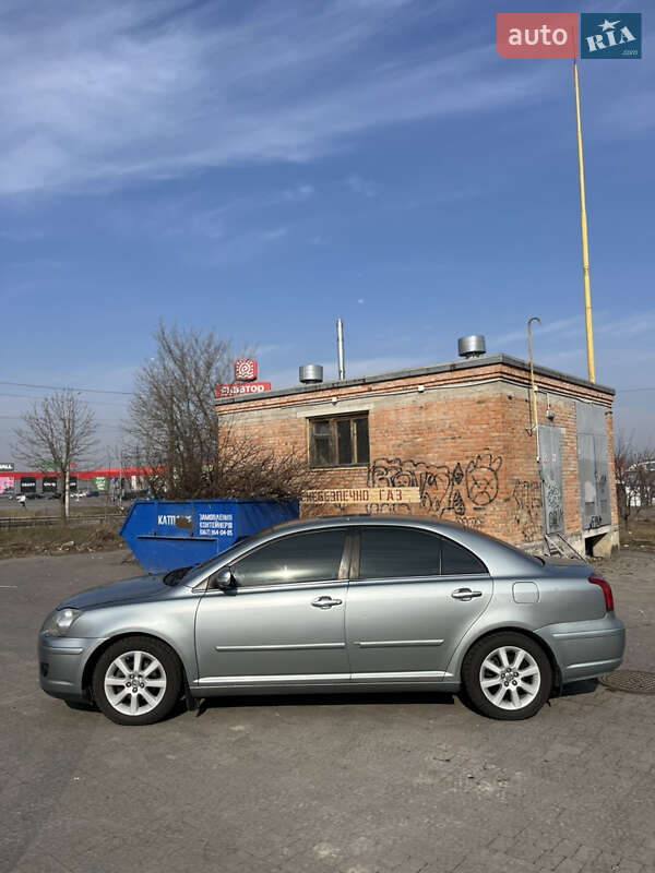 Седан Toyota Avensis 2008 в Ровно