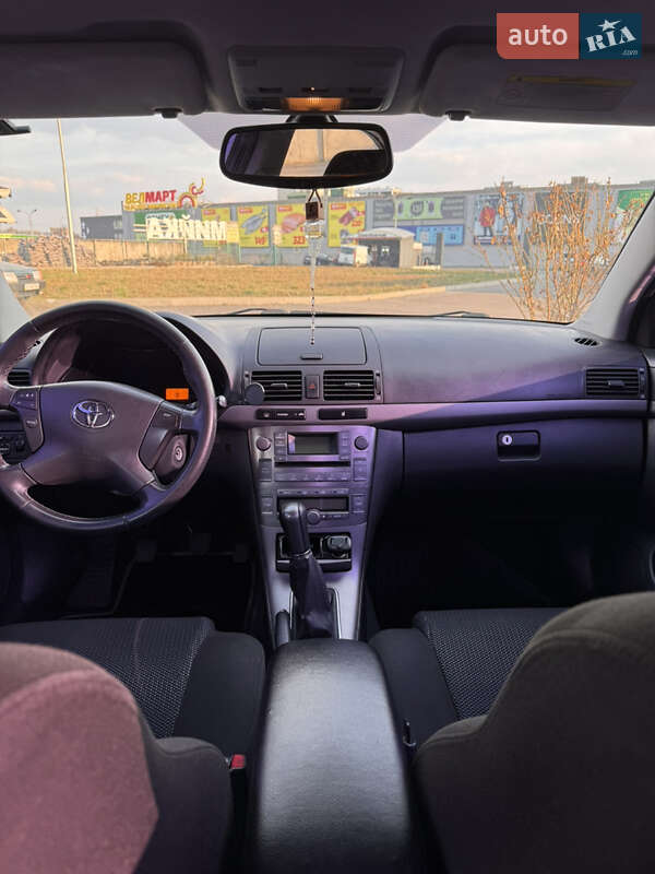 Седан Toyota Avensis 2008 в Полтаве