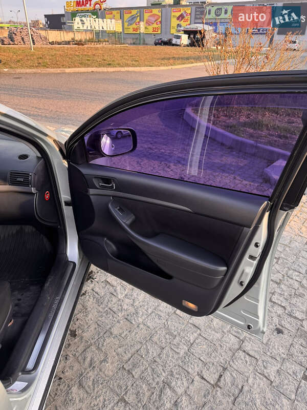 Седан Toyota Avensis 2008 в Полтаве