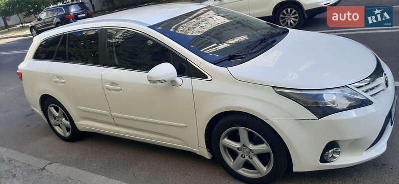 Универсал Toyota Avensis 2015 в Киеве