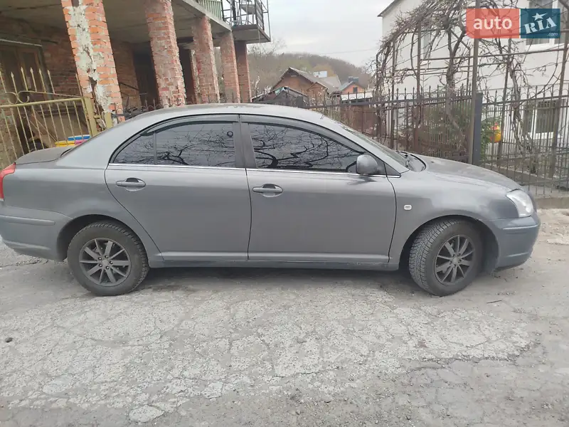 Седан Toyota Avensis 2003 в 