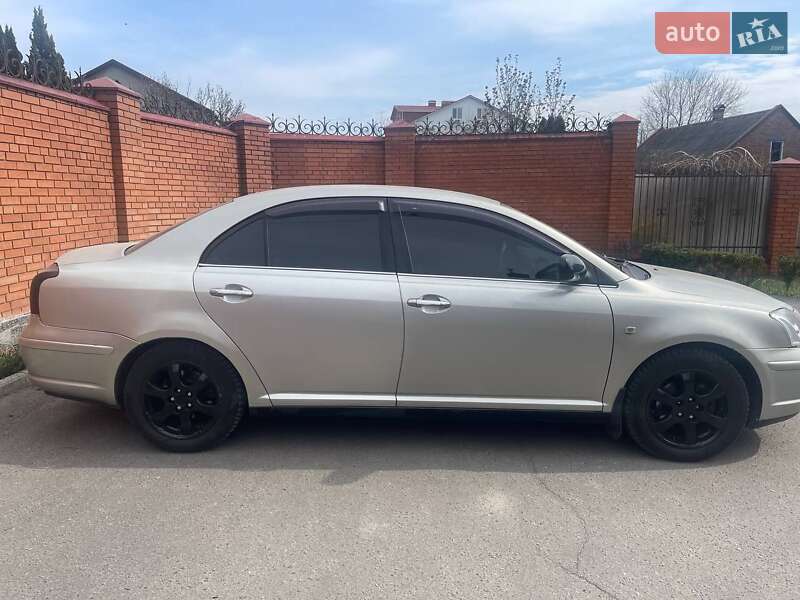 Toyota Avensis 2003