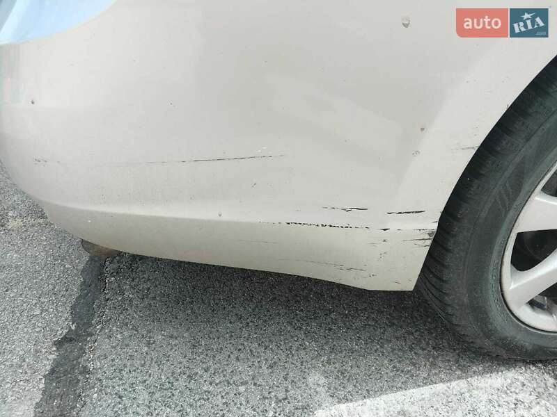 Седан Toyota Avensis 2009 в Пирятині