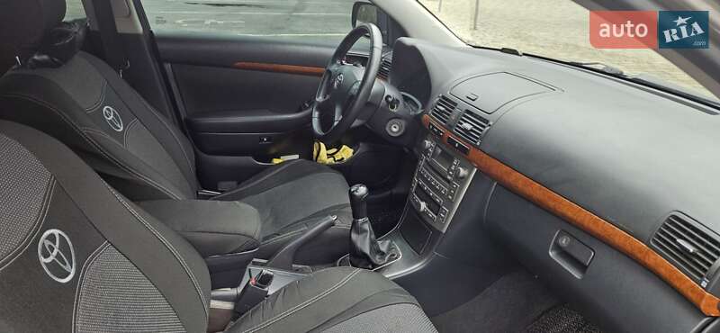 Седан Toyota Avensis 2006 в Полтаве