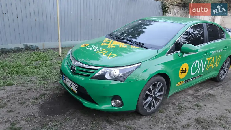 Седан Toyota Avensis 2012 в 