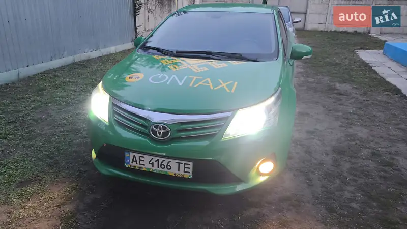 Седан Toyota Avensis 2012 в 