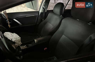 Универсал Toyota Avensis 2013 в 