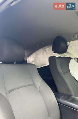 Седан Toyota Avensis 2011 в 