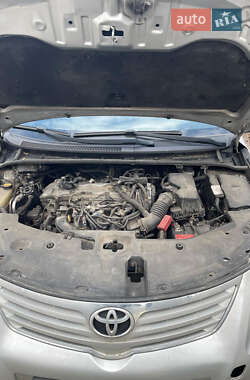 Седан Toyota Avensis 2011 в 