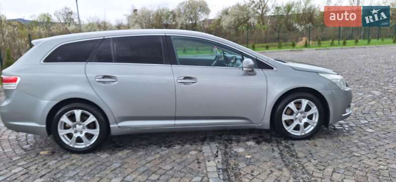 Универсал Toyota Avensis 2010 в Великом Раковце
