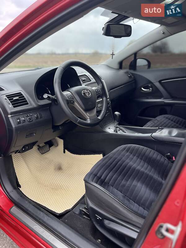 Седан Toyota Avensis 2010 в Виннице