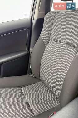 Седан Toyota Avensis 2011 в 