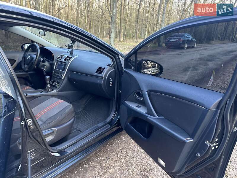 Универсал Toyota Avensis 2010 в Луцке