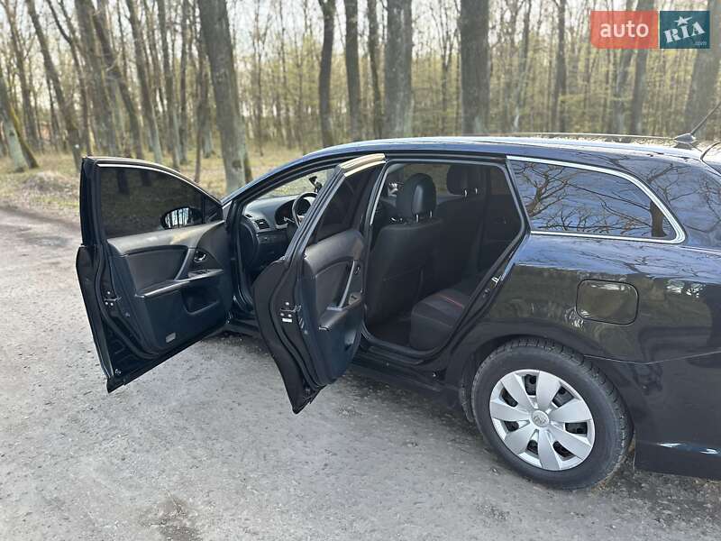 Универсал Toyota Avensis 2010 в Луцке