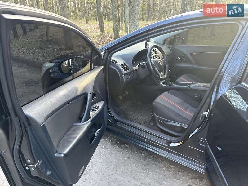 Универсал Toyota Avensis 2010 в Луцке