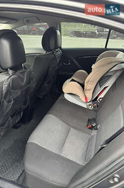 Седан Toyota Avensis 2011 в 