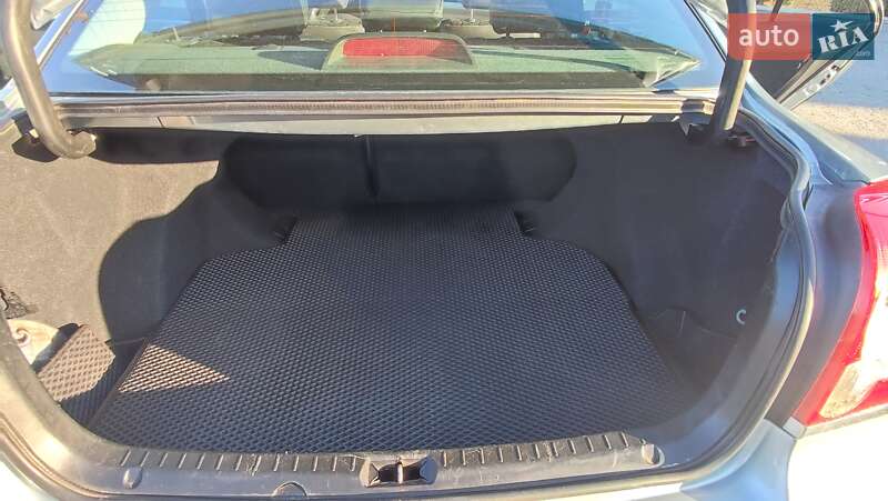 Седан Toyota Avensis 2008 в Дубні