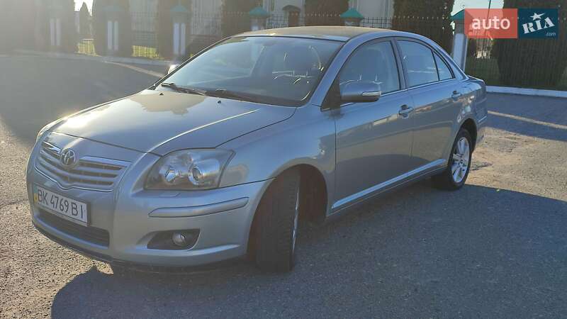 Седан Toyota Avensis 2008 в Дубні