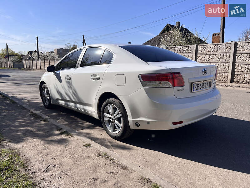 Седан Toyota Avensis 2011 в Кривому Розі
