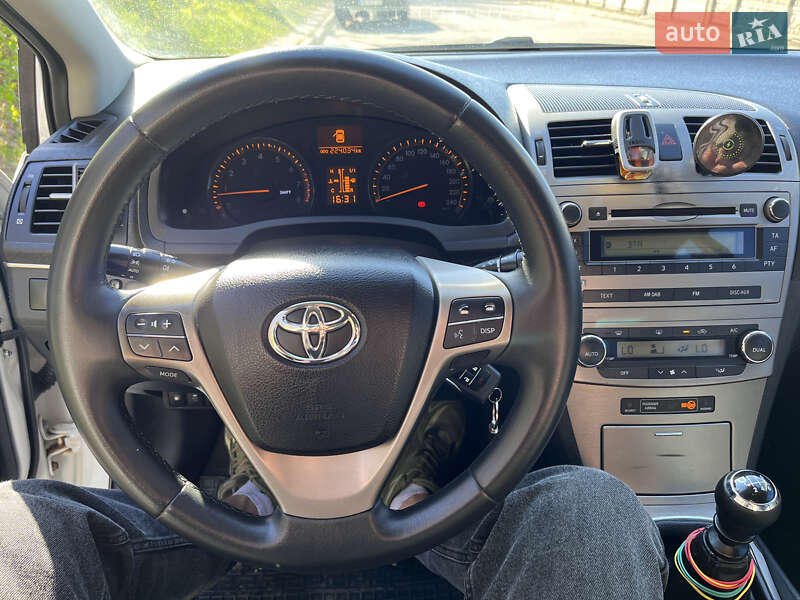 Седан Toyota Avensis 2011 в Кривому Розі