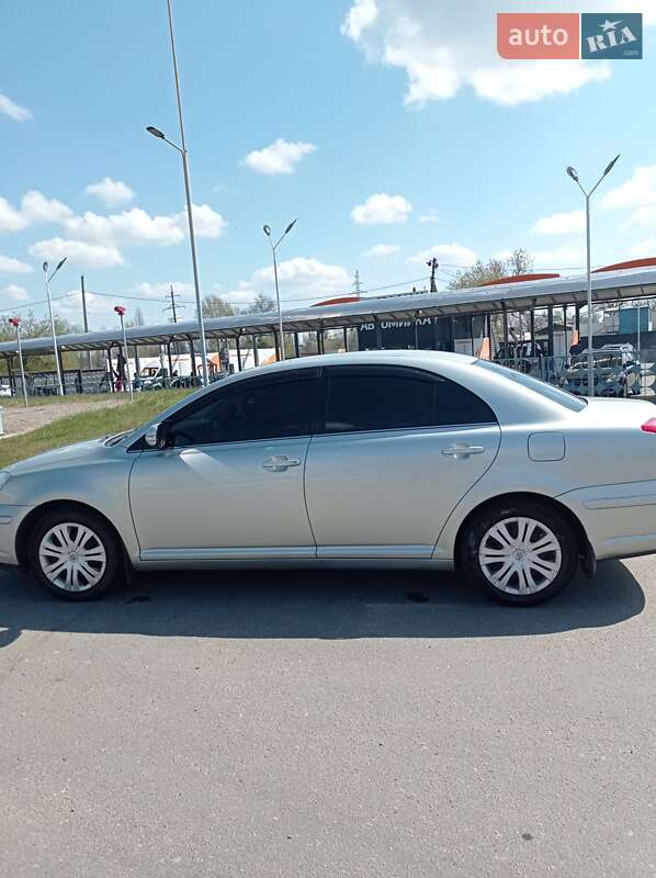 Седан Toyota Avensis 2008 в Кременчуге