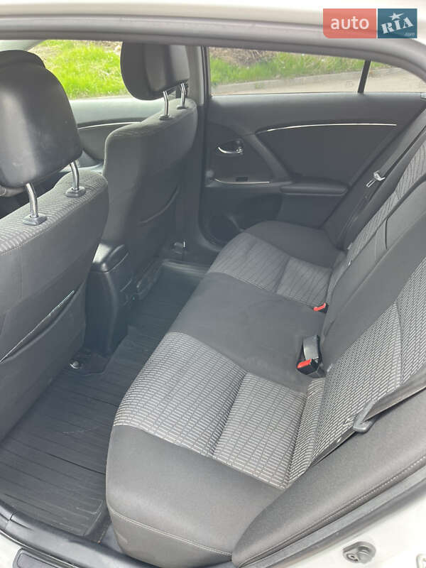 Універсал Toyota Avensis 2010 в Хмельницькому