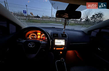 Седан Toyota Avensis 2009 в 