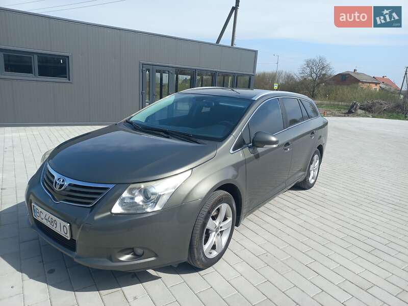 Универсал Toyota Avensis 2010 в Жовкве