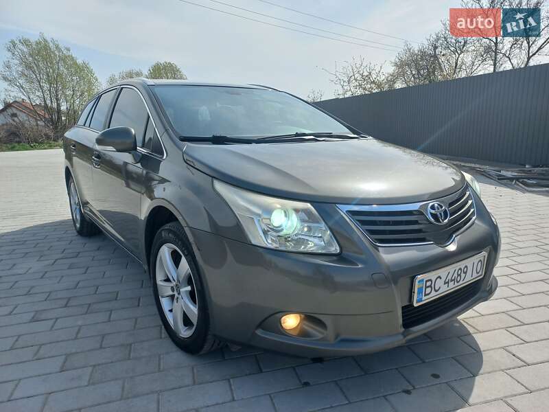 Универсал Toyota Avensis 2010 в Жовкве